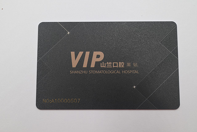 會(huì)員PVC卡制作比紙品印刷更復(fù)雜，工序更多