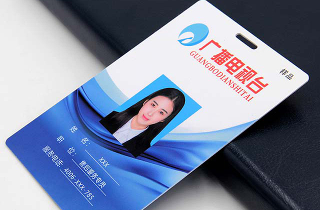 會(huì)員卡太多沒地方放？廢物利用做出實(shí)用卡包